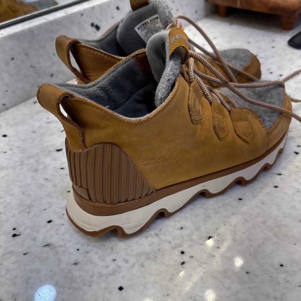 Sorel Women’s  Tan and Gray Boots
